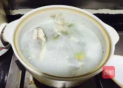 Illustration of boiling fish in water 4