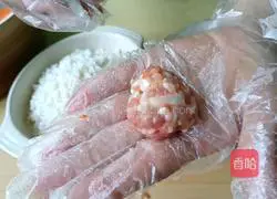 Illustration of how to make pearl meatballs 5