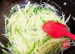 Illustration of how to make stir-fried shredded potatoes 13