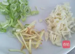 Illustrations of how to make three fresh vegetables at home 8