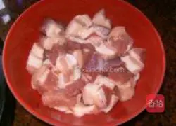 Illustration of how to make raw stir-fried twice-cooked pork 2