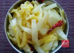 Illustration of Northeastern sauerkraut braised pork ribs 6