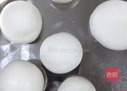 Illustration of how to make fresh meat glutinous rice balls 9