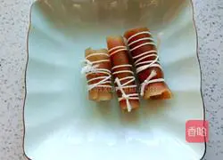 Illustration of how to make cold pork rind rolls 4