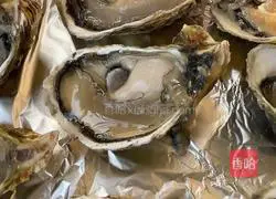 Illustration of how to make garlic roasted oysters 3