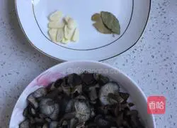 Illustration of chicken stewed with mushrooms 2