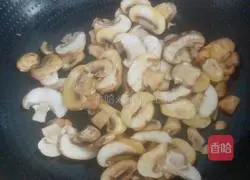 Illustration of how to make cream of mushroom soup at home 3