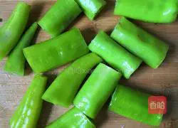 Illustration of how to stuff pork with pepper 4