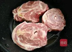 Illustration of how to make lamb neck chop 4