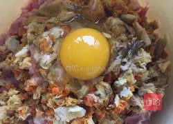 Illustration of how to make lion head with steamed crab meat in chicken soup 2