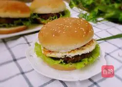 Illustration of how to make beef burgers 10