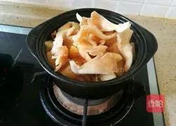 Illustration of how to make radish, beef brisket and mushroom stew 11