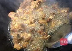 Illustration of how to make shredded sweet and sour pork ribs 3