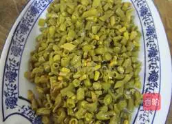 Illustration of how to make spicy minced pork and pickled beans 1