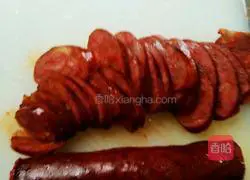 Illustration of how to make fried snow peas with sausage 2