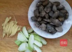 Illustration of how to make clam and loofah soup 1