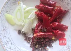 Illustration of how to make hand-shredded cabbage 5