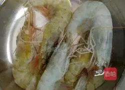 Illustration of how to make seafood porridge 1