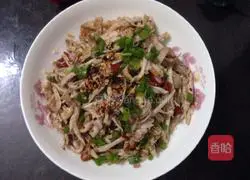 Illustration of how to make cold pepper and chicken shreds 8