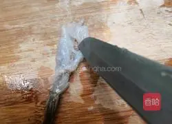 Illustration of how to make crispy anchovy shrimp 4