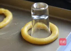 Illustration of how to make wheel puffs 6