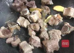 Cantonese peasant cuisine - braised sweet potato ribs recipe 4