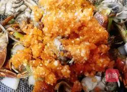 Illustration of how to make egg yolk rice baked crab 11