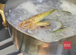 Garlic and spicy Illustration of how to make seafood pasta 1