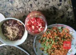 Illustration of how to make Chili Snowman Mashed Potatoes 6