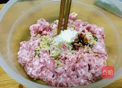 Illustration of how to make hand copy with red oil 3