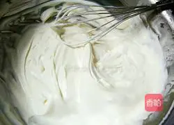 Strawberry Cream Cake Recipe Illustration 2