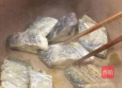 Illustration of how to make fried hairtail with garlic 8