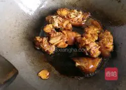 Illustration of how to make pig's feet and ginger 13