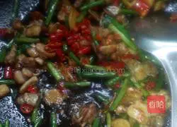 Illustration of how to make spicy stir-fried bullfrog 7