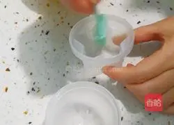 Illustration of how to make steamed eggs with shrimps 1