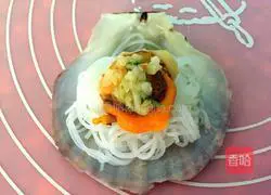 Illustration of how to make steamed scallops with vermicelli 3