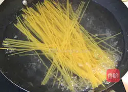 Illustration of how to make fried pasta 7