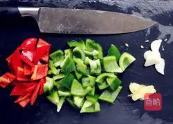 Illustration of how to make spicy squid flowers 6