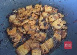 Illustration of homemade twice-cooked pork 8