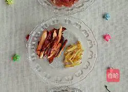 Illustration of the traditional family method of steaming eggplant 1