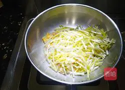 Illustration of how to make delicious clams, eggs and fried garlic yellow 5