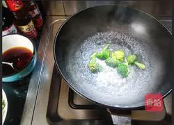 Illustration of how to cook sea cucumber with rice 3