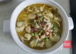 Illustration of how to make pickled fish in golden soup 11