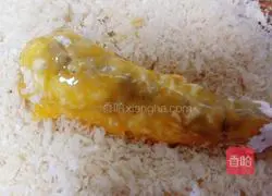 Illustration of how to make golden anchovy shrimp 9