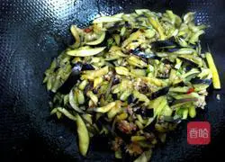 Illustration of how to make stir-fried shredded eggplant with minced meat 7
