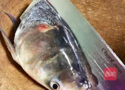 Illustration of how to make fish head with chopped pepper 1