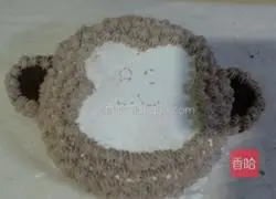 Illustration of how to make monkey cream cake.14