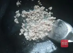 Illustration of how to make fried rice noodles with tomato sauce 3