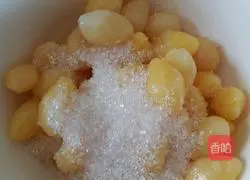 Illustration of how to make fried shrimps with celery and ginkgo 5