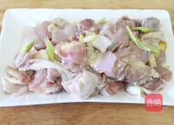 Illustration of how to make large plate chicken 2